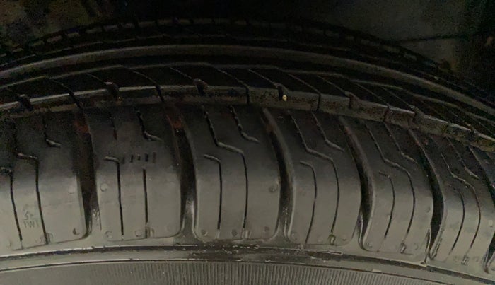 2011 Maruti Ritz VXI, Petrol, Manual, 96,515 km, Left Front Tyre Tread