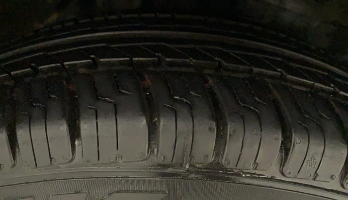 2011 Maruti Ritz VXI, Petrol, Manual, 96,515 km, Right Rear Tyre Tread