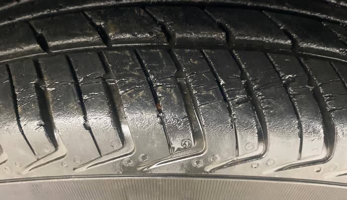 2016 Maruti Celerio LDI, Diesel, Manual, 69,066 km, Left Front Tyre Tread