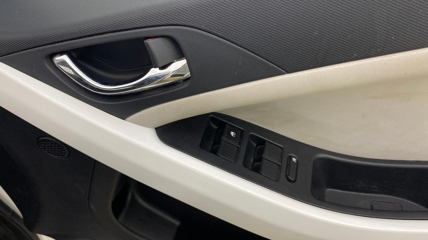 2024 Tata NEXON CREATIVE+ SUNROOF AMT 1.2 PETROL, Petrol, Automatic, 17,533 km, Driver Side Door Panels Control