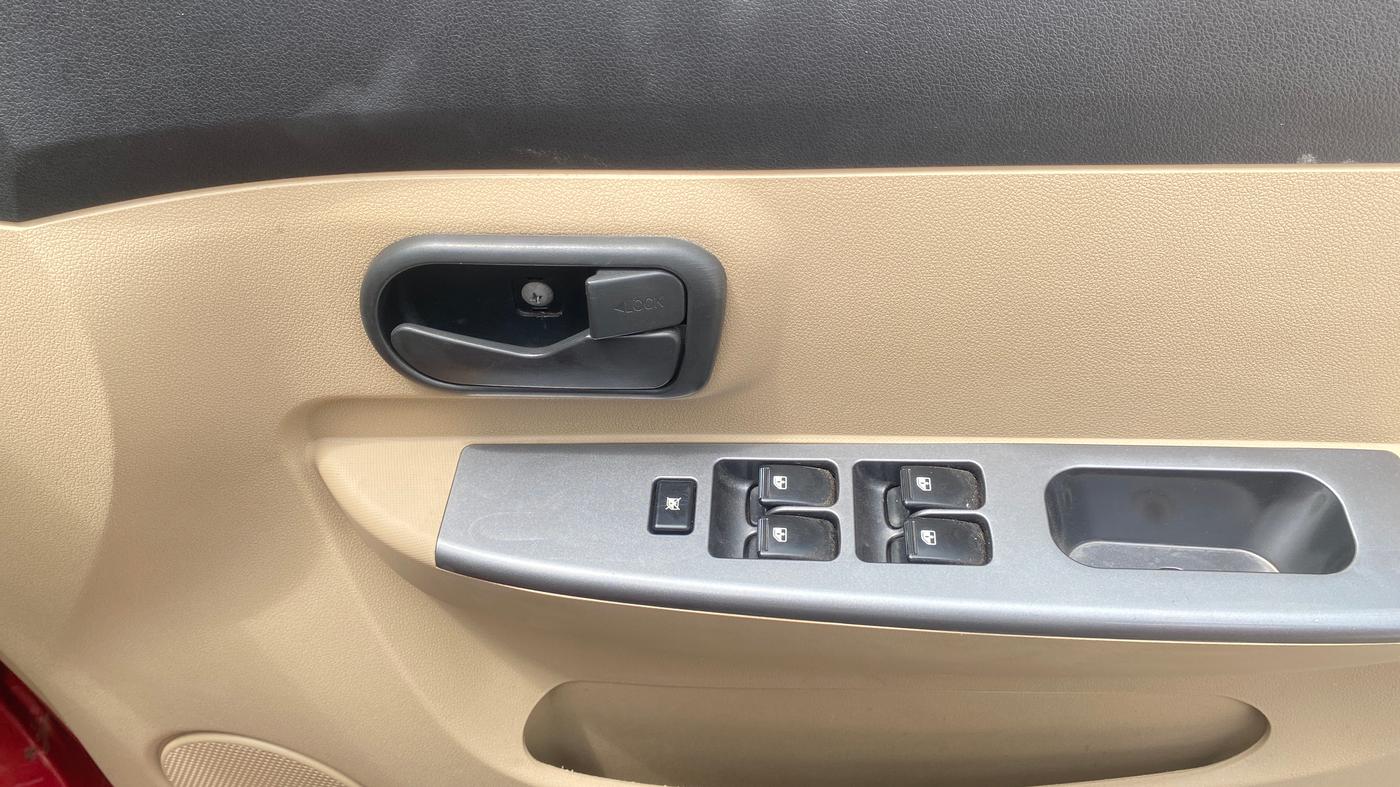 2013 Chevrolet Enjoy 1.4 LS 8 STR, Petrol, Manual, 63,144 km, Driver Side Door Panels Control