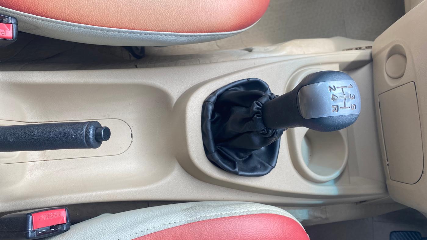 2013 Chevrolet Enjoy 1.4 LS 8 STR, Petrol, Manual, 63,144 km, Gear Lever