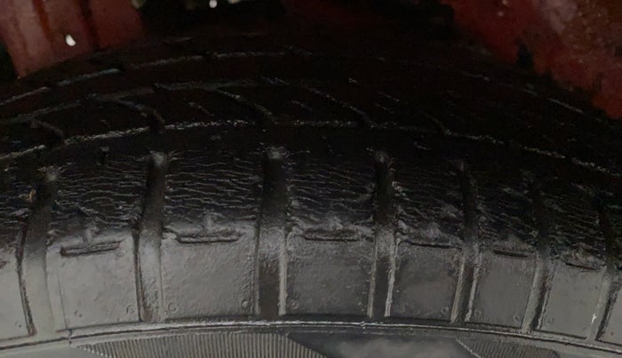 2010 Maruti A Star VXI, Petrol, Manual, 49,743 km, Right Front Tyre Tread
