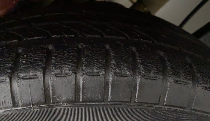 2010 Maruti A Star VXI, Petrol, Manual, 49,743 km, Left Rear Tyre Tread