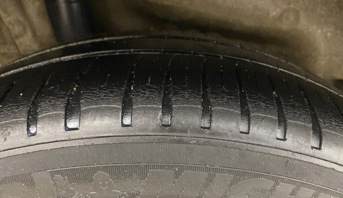 2016 Honda City 1.5L I-VTEC VX (O) MT, Petrol, Manual, 1,20,304 km, Right Rear Tyre Tread