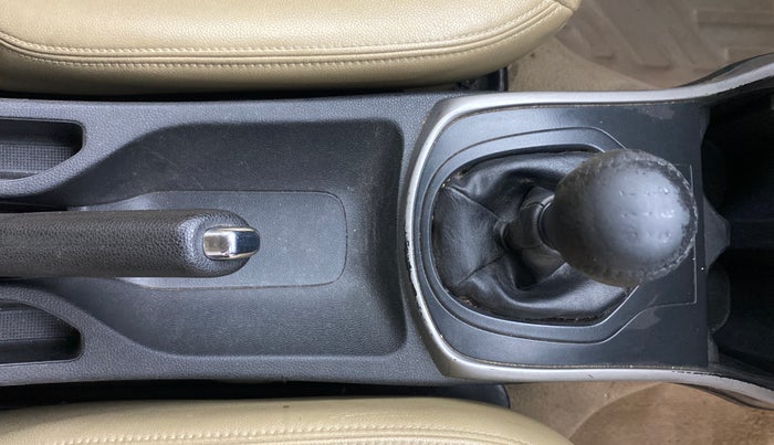 2016 Honda City 1.5L I-VTEC VX (O) MT, Petrol, Manual, 1,20,304 km, Gear Lever