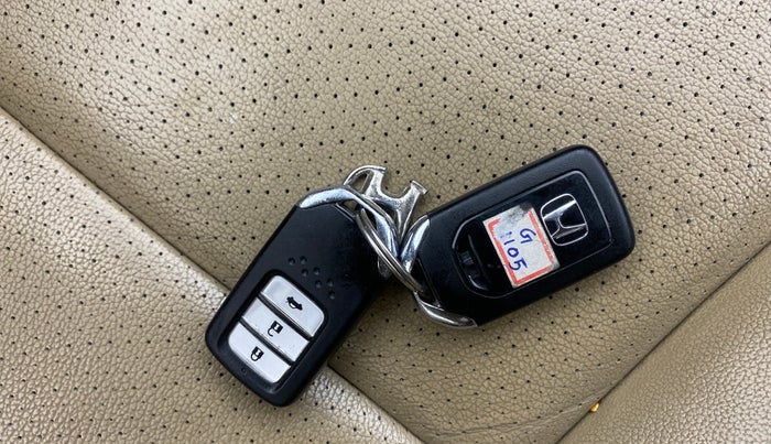 2016 Honda City 1.5L I-VTEC VX (O) MT, Petrol, Manual, 1,20,304 km, Key Close Up