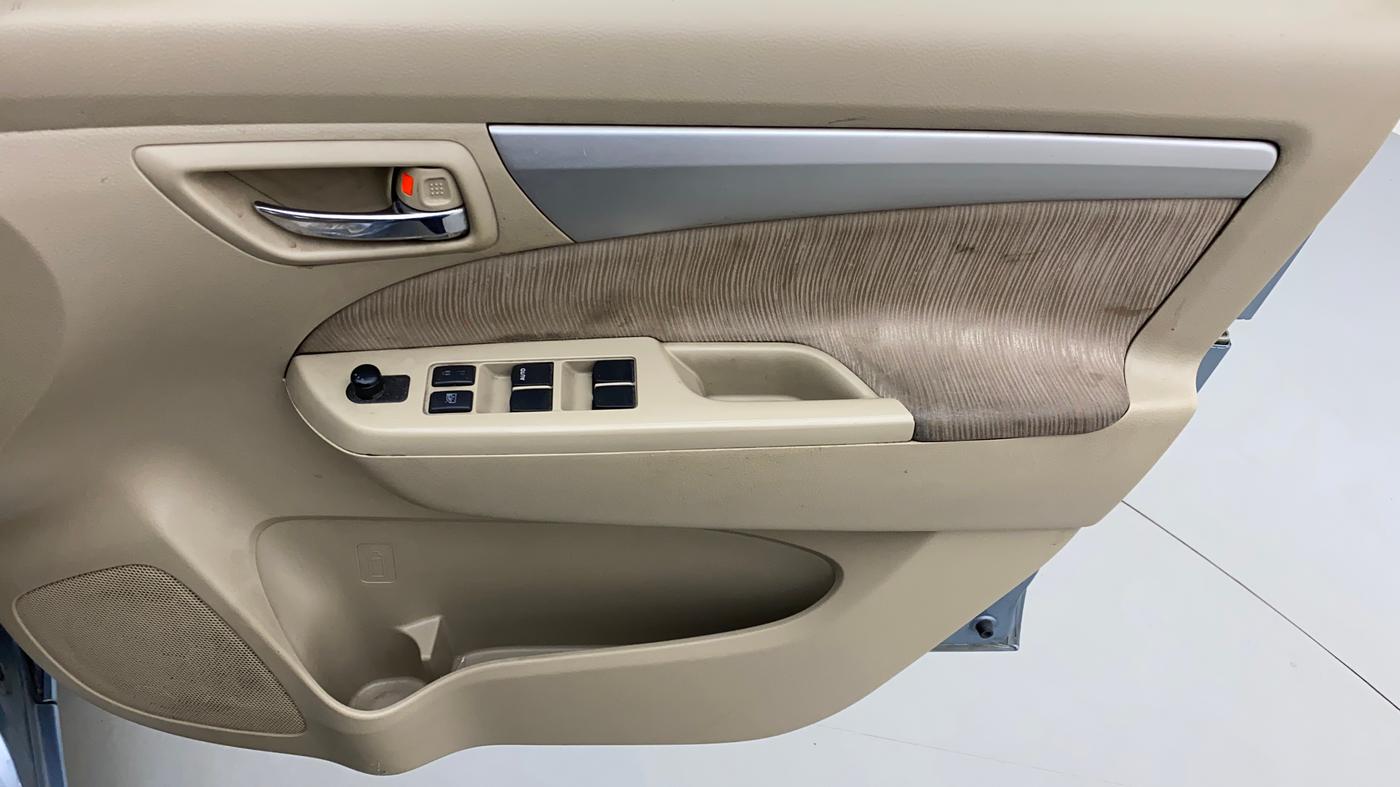 2012 Maruti Ertiga VDI, Diesel, Manual, 1,01,302 km, Driver Side Door Panels Control
