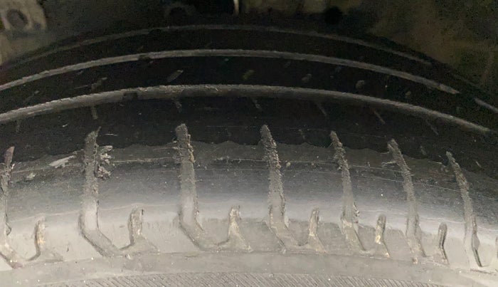 2012 Maruti Ertiga VDI, Diesel, Manual, 1,01,302 km, Left Front Tyre Tread