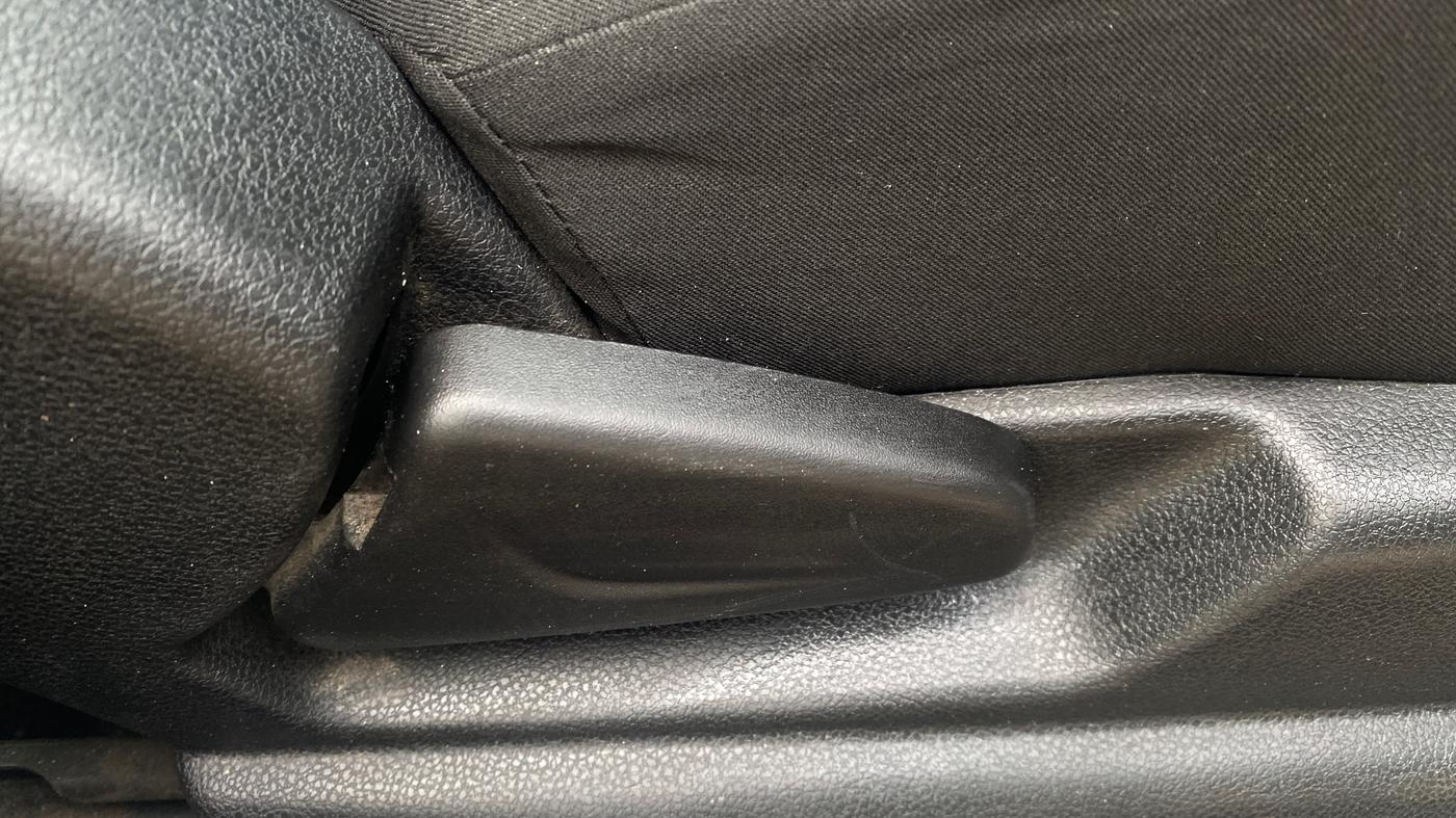 2019 Renault Kwid RXT 1.0 AMT (O), Petrol, Automatic, 44,008 km, Driver Side Adjustment Panel