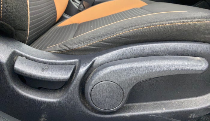 2017 Hyundai i20 Active 1.2 SX, Petrol, Manual, 74,478 km, Driver Side Adjustment Panel