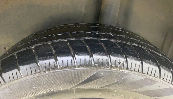 2014 Volkswagen Polo HIGHLINE1.2L, Petrol, Manual, 90,357 km, Left Rear Tyre Tread