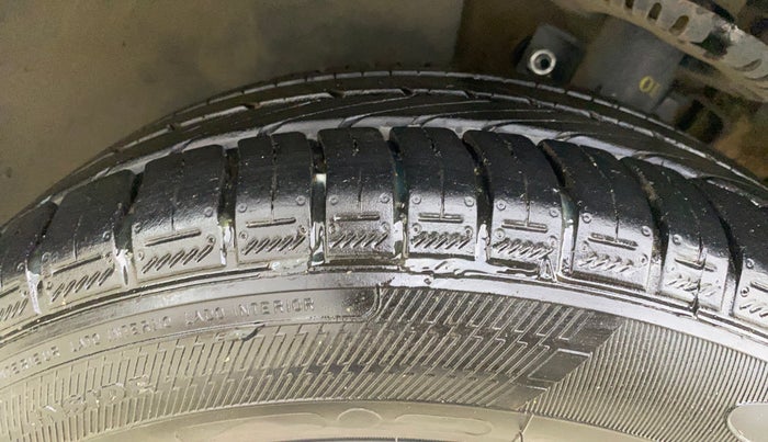 2014 Volkswagen Polo HIGHLINE1.2L, Petrol, Manual, 90,357 km, Left Front Tyre Tread