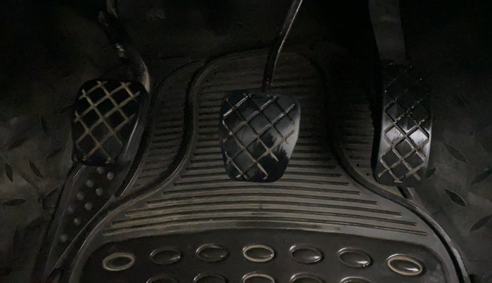 2014 Volkswagen Polo HIGHLINE1.2L, Petrol, Manual, 90,357 km, Pedals