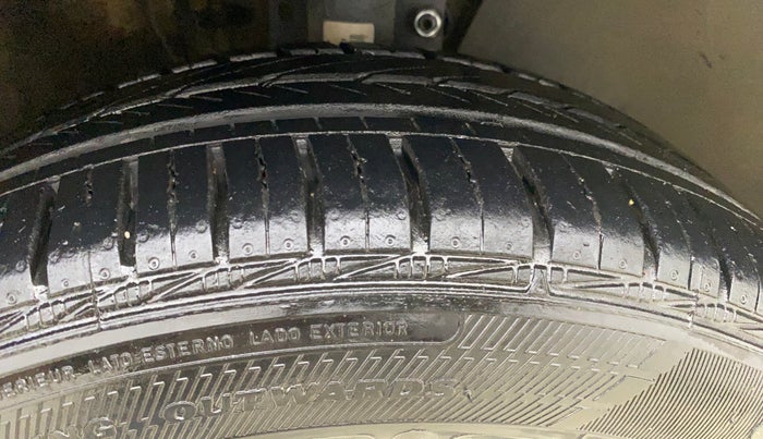 2014 Volkswagen Polo HIGHLINE1.2L, Petrol, Manual, 90,357 km, Right Front Tyre Tread