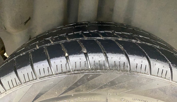 2014 Volkswagen Polo HIGHLINE1.2L, Petrol, Manual, 90,357 km, Right Rear Tyre Tread