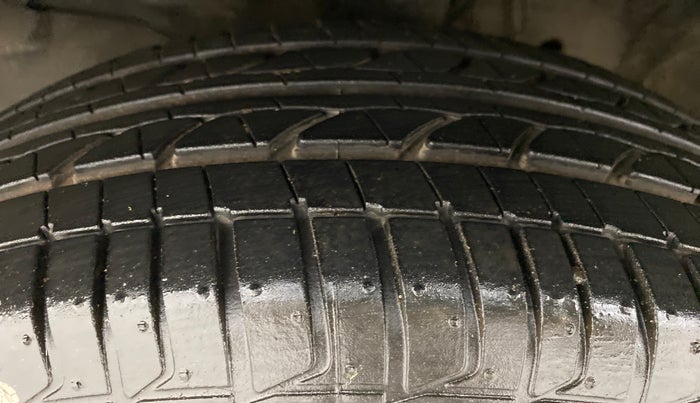 2015 Honda City VX MT PETROL, Petrol, Manual, 30,728 km, Left Front Tyre Tread