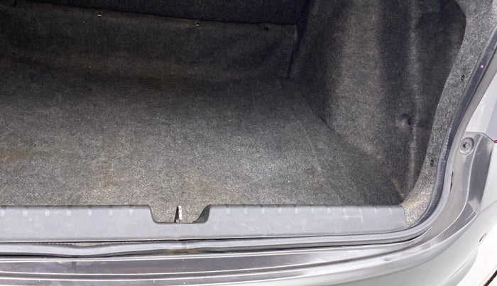 2016 Honda City 1.5L I-VTEC SV CVT, Petrol, Automatic, 70,027 km, Dicky (Boot door) - Weather strip has minor damage