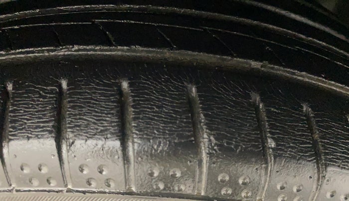 2015 Volkswagen Polo HIGHLINE1.2L, Petrol, Manual, 65,226 km, Right Front Tyre Tread