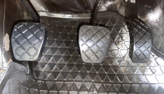 2015 Volkswagen Polo HIGHLINE1.2L, Petrol, Manual, 65,226 km, Pedals