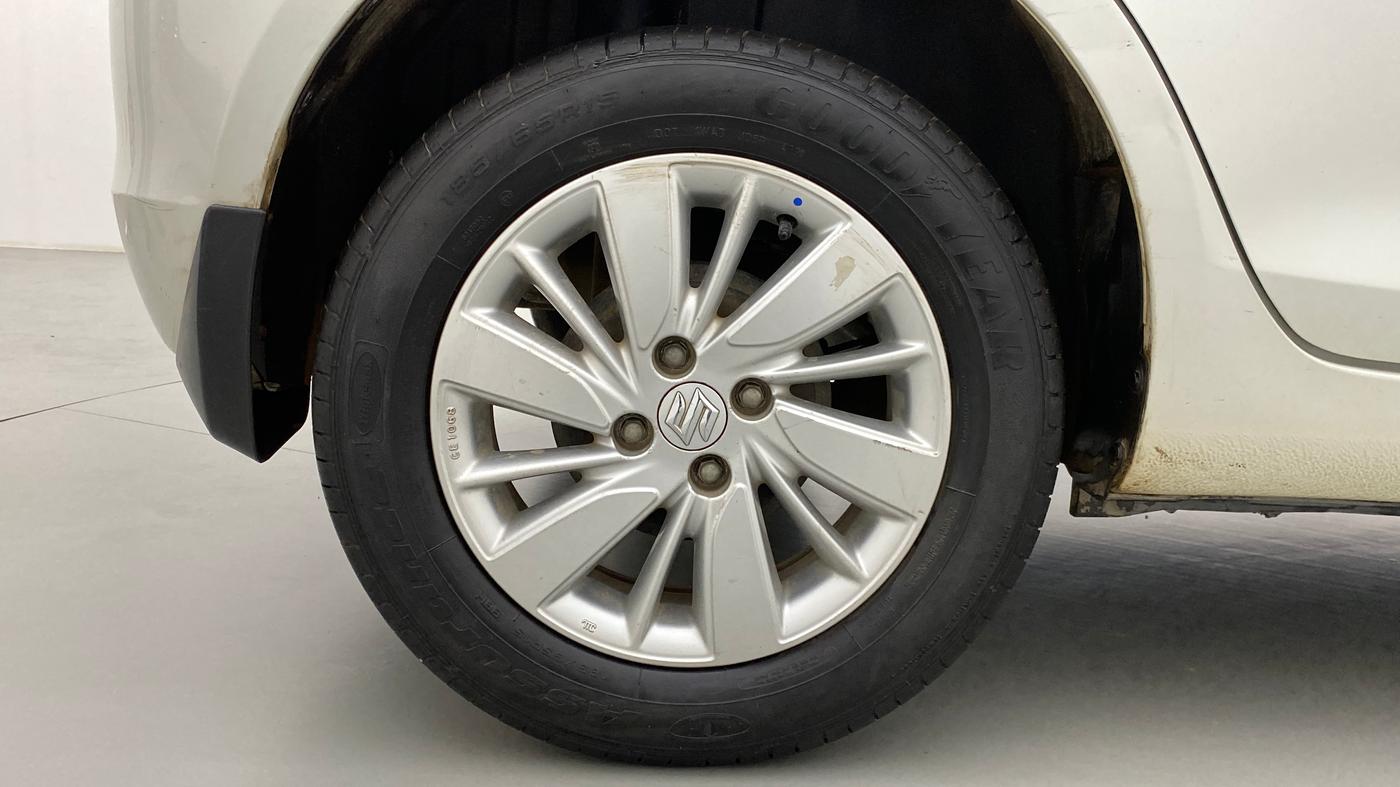 2016 Maruti Swift ZXI D, Petrol, Manual, 50,619 km, Right Rear Wheel