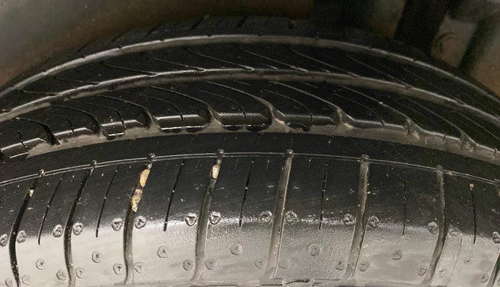 2016 Maruti Swift ZXI D, Petrol, Manual, 50,619 km, Left Rear Tyre Tread