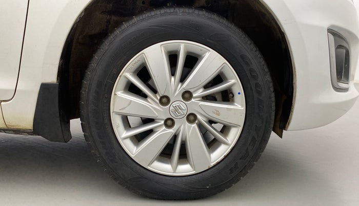 2016 Maruti Swift ZXI D, Petrol, Manual, 50,619 km, Right Front Wheel