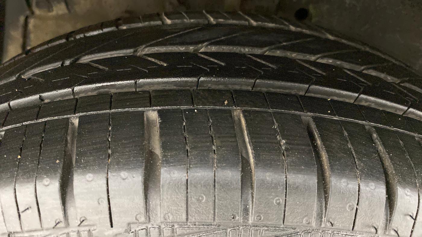 2016 Maruti Swift ZXI D, Petrol, Manual, 50,619 km, Left Front Tyre Tread
