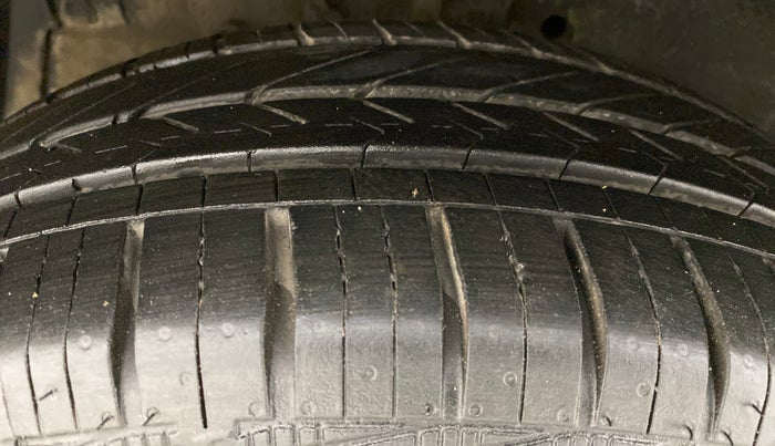 2016 Maruti Swift ZXI D, Petrol, Manual, 50,619 km, Left Front Tyre Tread