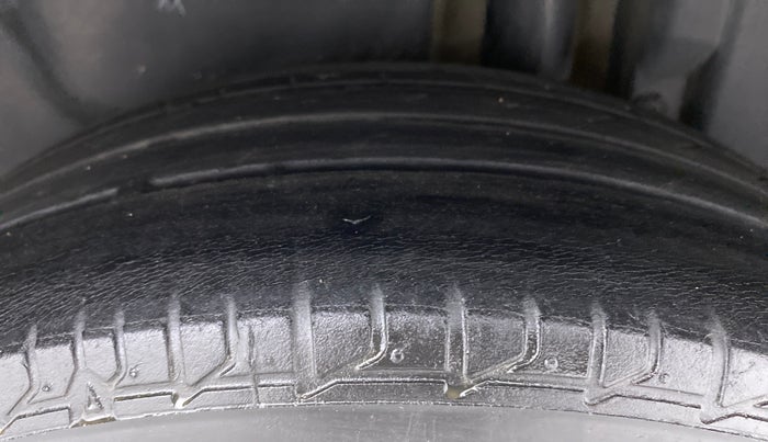2015 Maruti Swift Dzire ZDI, Diesel, Manual, 89,680 km, Left Rear Tyre Tread