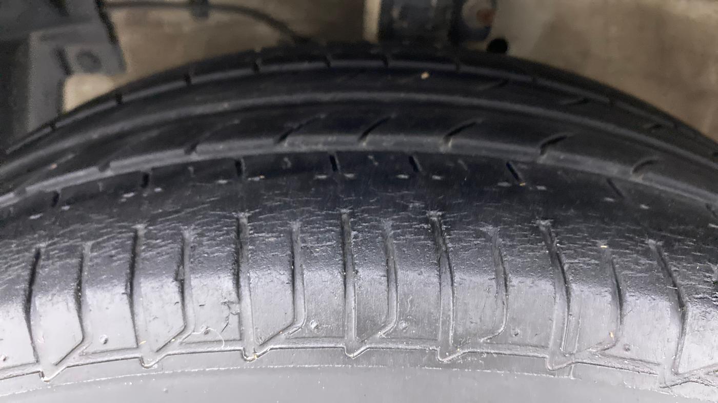 2015 Maruti Swift Dzire ZDI, Diesel, Manual, 89,680 km, Left Front Tyre Tread