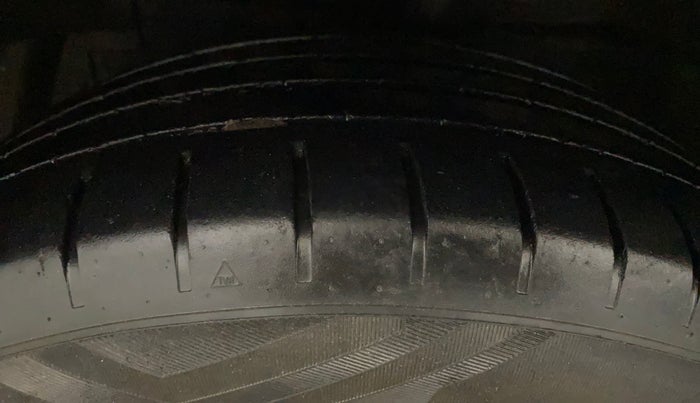 2018 Maruti Ciaz ALPHA 1.5 SHVS PETROL, Petrol, Manual, 59,593 km, Left Front Tyre Tread