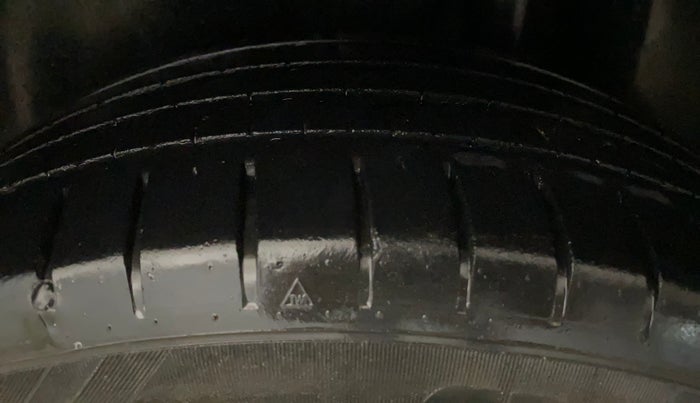 2018 Maruti Ciaz ALPHA 1.5 SHVS PETROL, Petrol, Manual, 59,593 km, Left Rear Tyre Tread