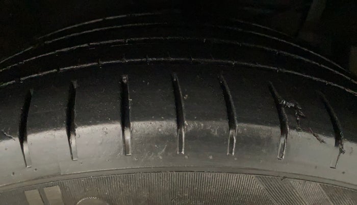 2018 Maruti Ciaz ALPHA 1.5 SHVS PETROL, Petrol, Manual, 59,593 km, Right Front Tyre Tread
