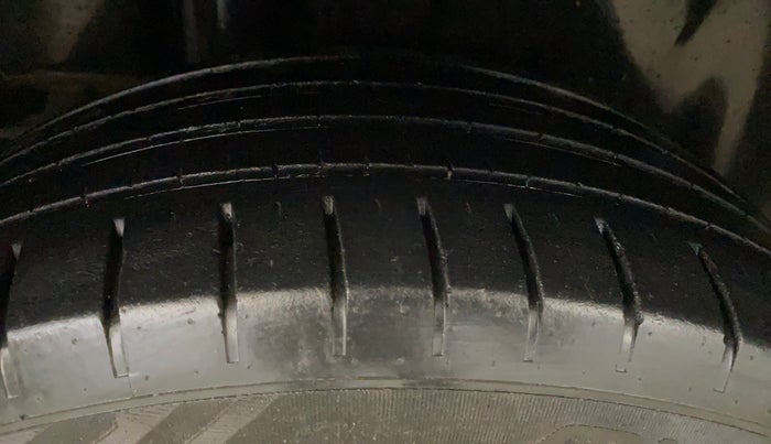 2018 Maruti Ciaz ALPHA 1.5 SHVS PETROL, Petrol, Manual, 59,593 km, Right Rear Tyre Tread