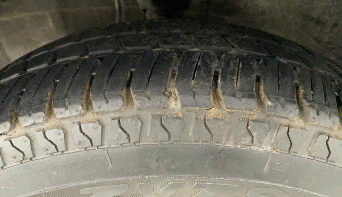 2014 Hyundai i10 SPORTZ 1.1, Petrol, Manual, 89,768 km, Left Front Tyre Tread