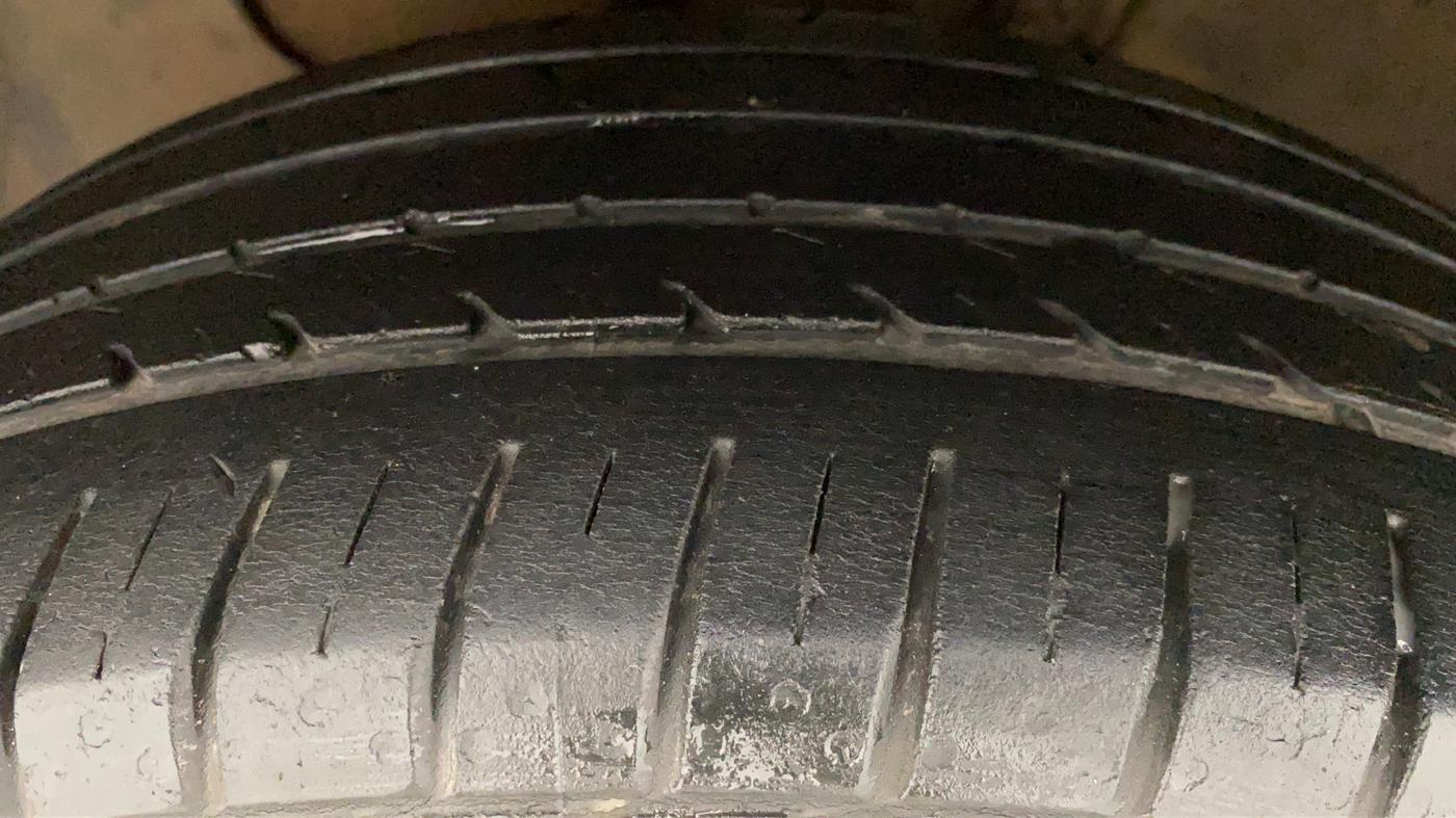 2015 Hyundai Elite i20 ASTA 1.2, Petrol, Manual, 61,180 km, Left Front Tyre Tread