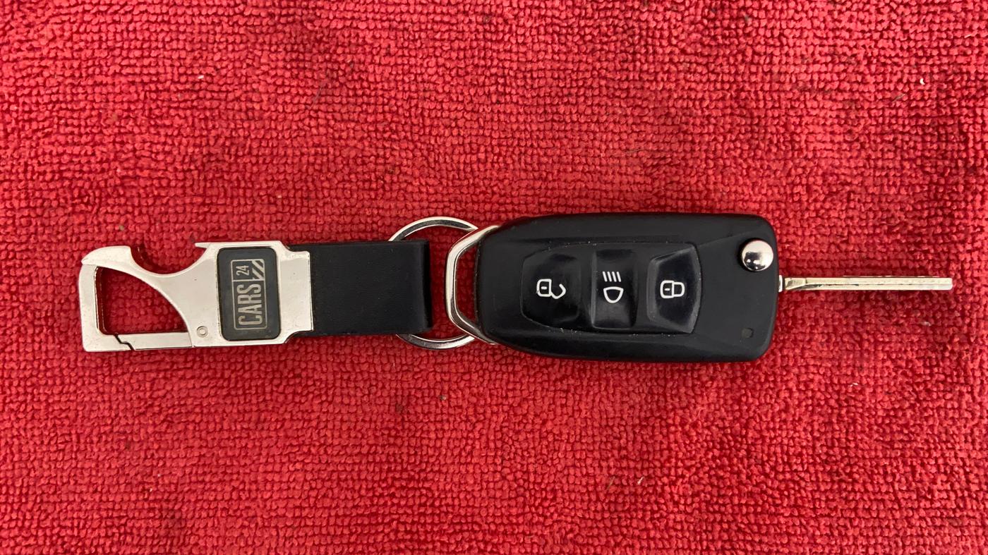 2018 Tata NEXON XM 1.5, Diesel, Manual, 30,616 km, Key Close Up