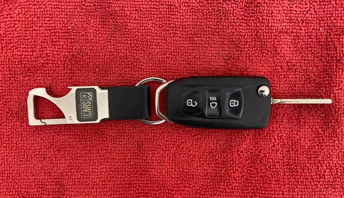 2018 Tata NEXON XM 1.5, Diesel, Manual, 30,616 km, Key Close Up