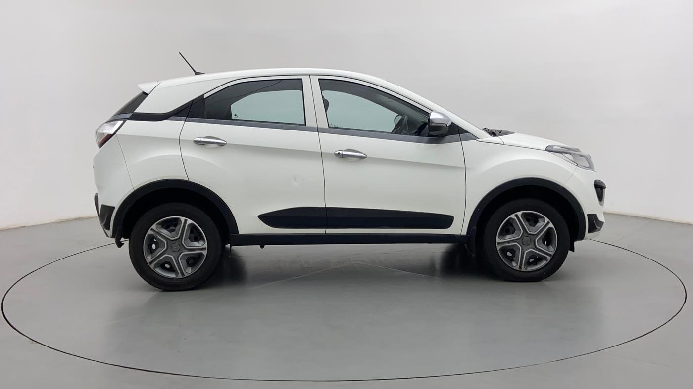 2018 Tata NEXON XM 1.5, Diesel, Manual, 30,616 km, Right Side