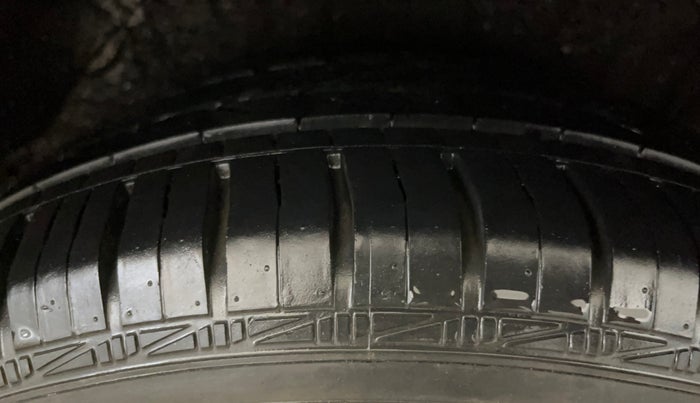 2013 Hyundai i20 SPORTZ 1.2, CNG, Manual, 74,857 km, Right Rear Tyre Tread
