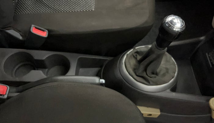 2013 Hyundai i20 SPORTZ 1.2, CNG, Manual, 74,857 km, Gear Lever