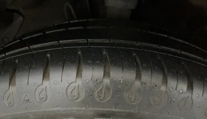 2013 Hyundai i20 SPORTZ 1.2, CNG, Manual, 74,857 km, Left Front Tyre Tread