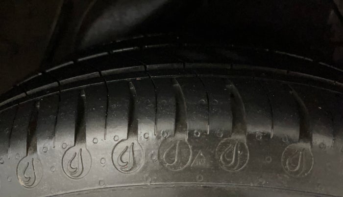2013 Hyundai i20 SPORTZ 1.2, CNG, Manual, 74,857 km, Left Rear Tyre Tread