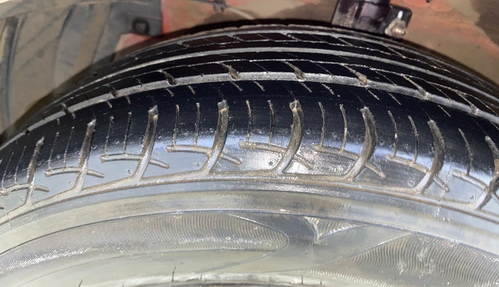 2017 Maruti Ciaz ZETA DIESEL 1.3, Diesel, Manual, 57,230 km, Left Front Tyre Tread