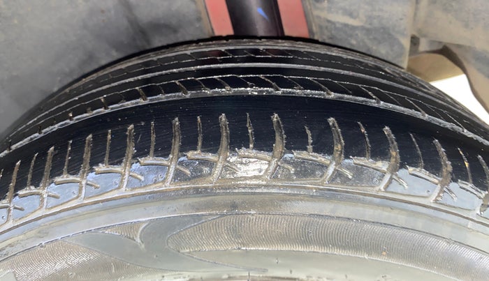 2017 Maruti Ciaz ZETA DIESEL 1.3, Diesel, Manual, 57,230 km, Left Rear Tyre Tread