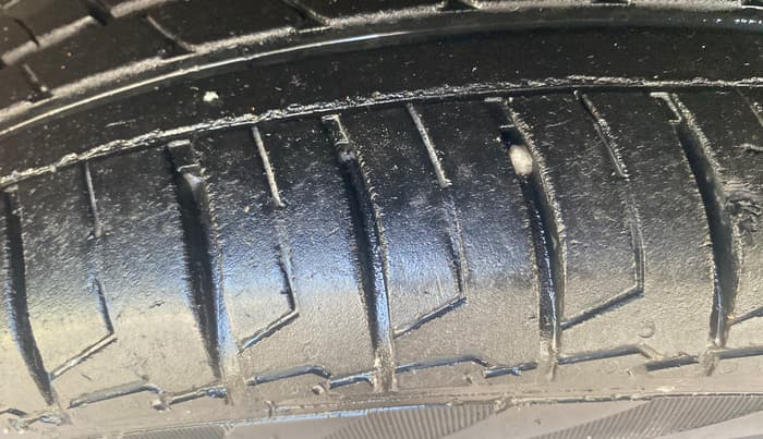 2018 Volkswagen Polo HIGHLINE PLUS 1.0 16 ALLOY, Petrol, Manual, 46,001 km, Left Front Tyre Tread