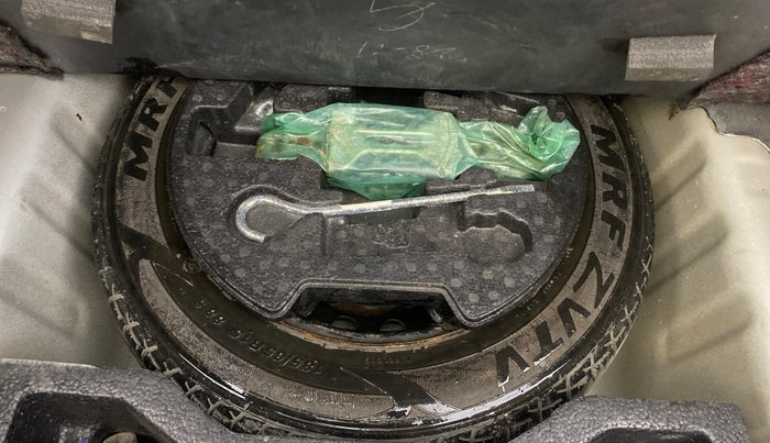 2015 Maruti Ciaz ZDI SHVS, Diesel, Manual, 97,981 km, Spare Tyre