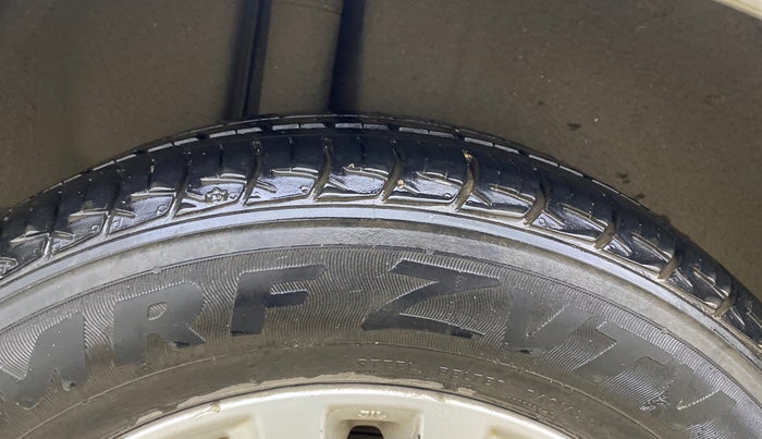 2015 Maruti Ciaz ZDI SHVS, Diesel, Manual, 97,981 km, Right Rear Tyre Tread