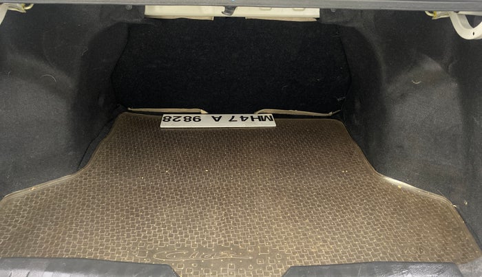 2015 Maruti Ciaz ZDI SHVS, Diesel, Manual, 97,981 km, Boot Inside